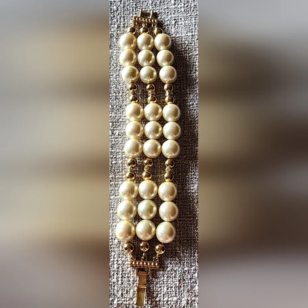 Vintage Liz Claiborne 3 row bracelet.Faux pearls, gold-tone beads & roundels